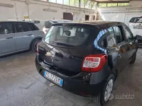 Usata Dacia Sandero Lauréate 90 CV (66 kW) 2016 Nero Berlina