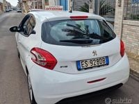 Usata Peugeot 208 Active 82 CV (60 kW) 2013 Bianco Utilitaria
