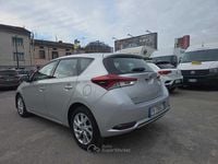 Usata Toyota Auris 136 CV (100 kW) 2017 Argento Berlina