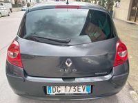 Usata Renault Clio III LE 86 CV (63 kW) 2007 Grigio Berlina