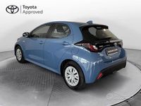 Usata Toyota Yaris Hybrid Active 116 CV (85 kW) 2021 Blu Berlina