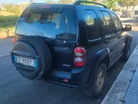 Second-hand Jeep Cherokee 163 CP (119 kW) 2005 Negru SUV