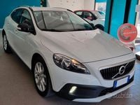 Usata Volvo V40 CC Business Edition 120 CV (88 kW) 2018 Bianco Station wagon