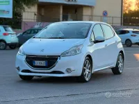 Usata Peugeot 208 91 CV (66 kW) 2015 Bianco Utilitaria
