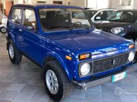 Usata Lada niva 74 CV (54 kW) 2001 Blu SUV