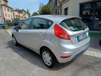 Usata Ford Fiesta 75 CV (55 kW) 2013 Argento Utilitaria