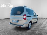 Usata Ford Tourneo Courier Titanium 95 CV (69 kW) 2016 Grigio Monovolume