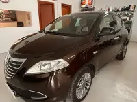 Usado Lancia Ypsilon Silver 69 HP (50 kW) 2013 Castanho Citadino
