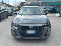 Usata Peugeot 208 Allure 101 CV (74 kW) 2025 Grigio Utilitaria