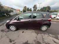 Gebraucht Toyota Verso-S Style 90 PS (66 kW) 2012 Violett Van / Kleinbus