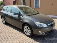 Usata Opel Astra 125 CV (91 kW) 2011 Grigio Station wagon