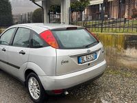 Begagnad Ford Focus 2000 Grå Sedan