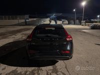 Usata Volvo V40 Inscription 120 CV (88 kW) 2017 Nero Berlina