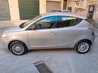 Usata Lancia Ypsilon Gold 69 CV (50 kW) 2015 Argento Utilitaria