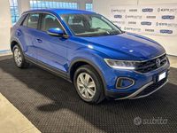 Usata VW T-Roc Life 110 CV (80 kW) 2022 Blu metallizzato SUV