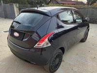 Usata Lancia Ypsilon 69 CV (50 kW) 2019 Blu Utilitaria