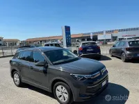 Usata VW Tiguan Life 131 CV (96 kW) 2024 Grigio SUV