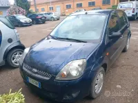 Usata Ford Fiesta 68 CV (50 kW) 2006 Bluazzurro Utilitaria