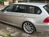 Usata BMW 318 143 CV (105 kW) 2010 Grigio Berlina