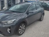 Begagnad Kia Stonic Style 82 HK (60 kW) 2022 Grå SUV