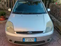 Usata Ford Fiesta Ghia 68 CV (50 kW) 2005 Argento Utilitaria