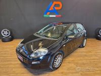 Usata Fiat Punto Lounge 69 CV (50 kW) 2018 Blu/azzurro Utilitaria