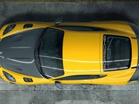Nuova Porsche Cayman GT4 2026 Giallo racing Coupé