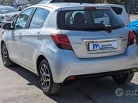 Usata Toyota Yaris 90 CV (66 kW) 2015 Grigio Utilitaria