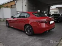 Usata Alfa Romeo Giulia 180 CV (132 kW) 2017 Rosso Berlina