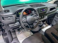 Usata Renault Trafic 150 CV (110 kW) 2024 Argento Monovolume