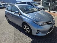 Usata Toyota Auris Hybrid Active 99 CV (72 kW) 2013 Blu Berlina