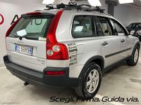 Usado Volvo XC90 Executive 163 HP (119 kW) 2004 Cinzento SUV