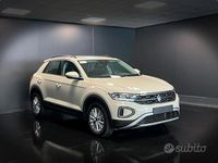 Usata VW T-Roc Life 110 CV (80 kW) 2023 Beige SUV