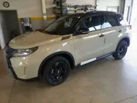 Nuova Suzuki Vitara 110 CV (80 kW) 2026 Avorio africa tetto nero SUV