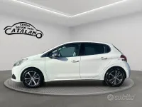 Usata Peugeot 208 Allure 75 CV (55 kW) 2016 Bianco Utilitaria