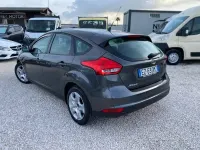 Usado Ford Focus Titanium 120 HP (88 kW) 2015 Cinzento Sedan