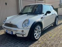 Begagnad Mini ONE 88 HK (64 kW) 2005 Vit Halvkombi