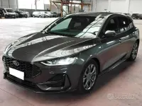 Usata Ford Focus ST-Line 116 CV (85 kW) 2025 Magnetic grey Berlina