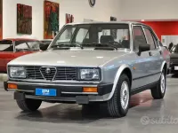 Usata Alfa Romeo Alfetta 131 CV (96 kW) 1983 Grigio Berlina