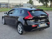 Usata Volvo V40 115 CV (84 kW) 2013 Nero Berlina