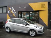 Usata Ford Fiesta 75 CV (55 kW) 2015 Argento Berlina