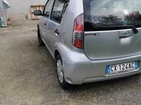 Usata Daihatsu Sirion 69 CV (50 kW) 2005 Argento Utilitaria