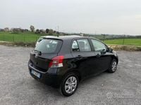Usata Toyota Yaris 69 CV (50 kW) 2010 Nero Utilitaria