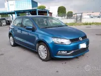 Usata VW Polo Comfortline 75 CV (55 kW) 2017 Blu Berlina