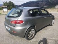 Usata Alfa Romeo 147 Distinctive 105 CV (77 kW) 2005 Grigio Utilitaria