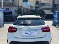 Usata Mercedes GLA200 135 CV (99 kW) 2017 Bianco SUV
