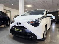 Usata Toyota Aygo X-play 72 CV (52 kW) 2021 Bianco Utilitaria