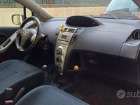 Usata Toyota Yaris 69 CV (50 kW) 2007 Grigio Utilitaria