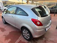 Usata Opel Corsa 75 CV (55 kW) 2011 Grigio Berlina