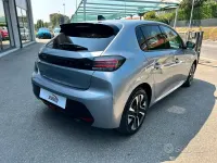 Usata Peugeot 208 Allure 101 CV (74 kW) 2025 Grigio Utilitaria